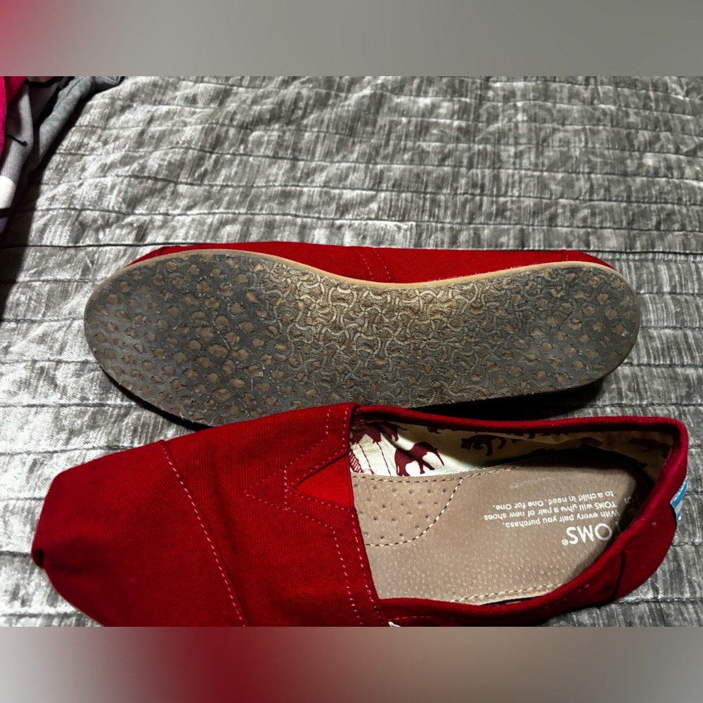 Red Toms Slip on - Picture 3 of 5